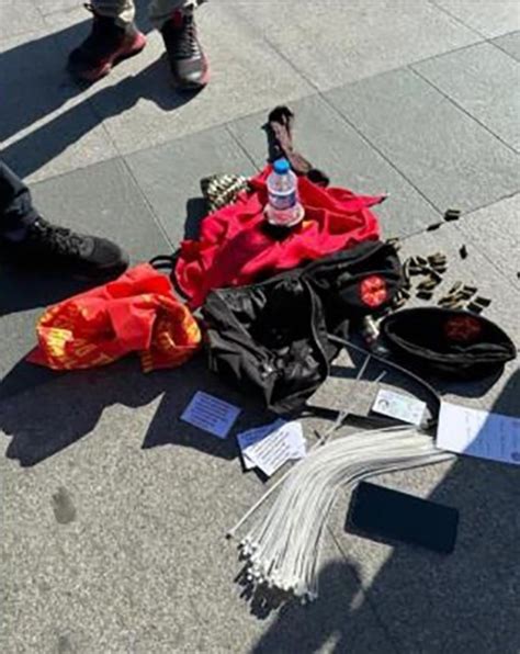 Çağlayan Adliyesi'ndeki teröristlerin çantalarından çıkan mermiler, plastik kelepçeler ve biber gazının fotoğrafı paylaşıldı